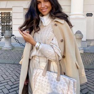 Price-firm CHANEL Handbag shoulder logo pink